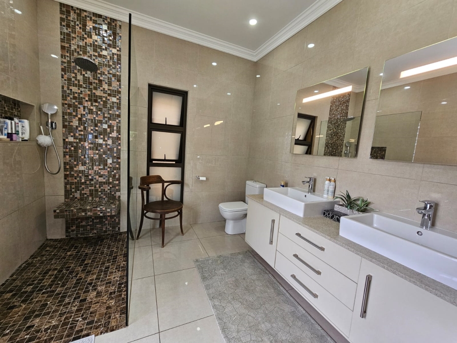 5 Bedroom Property for Sale in Jim Fouchepark Free State